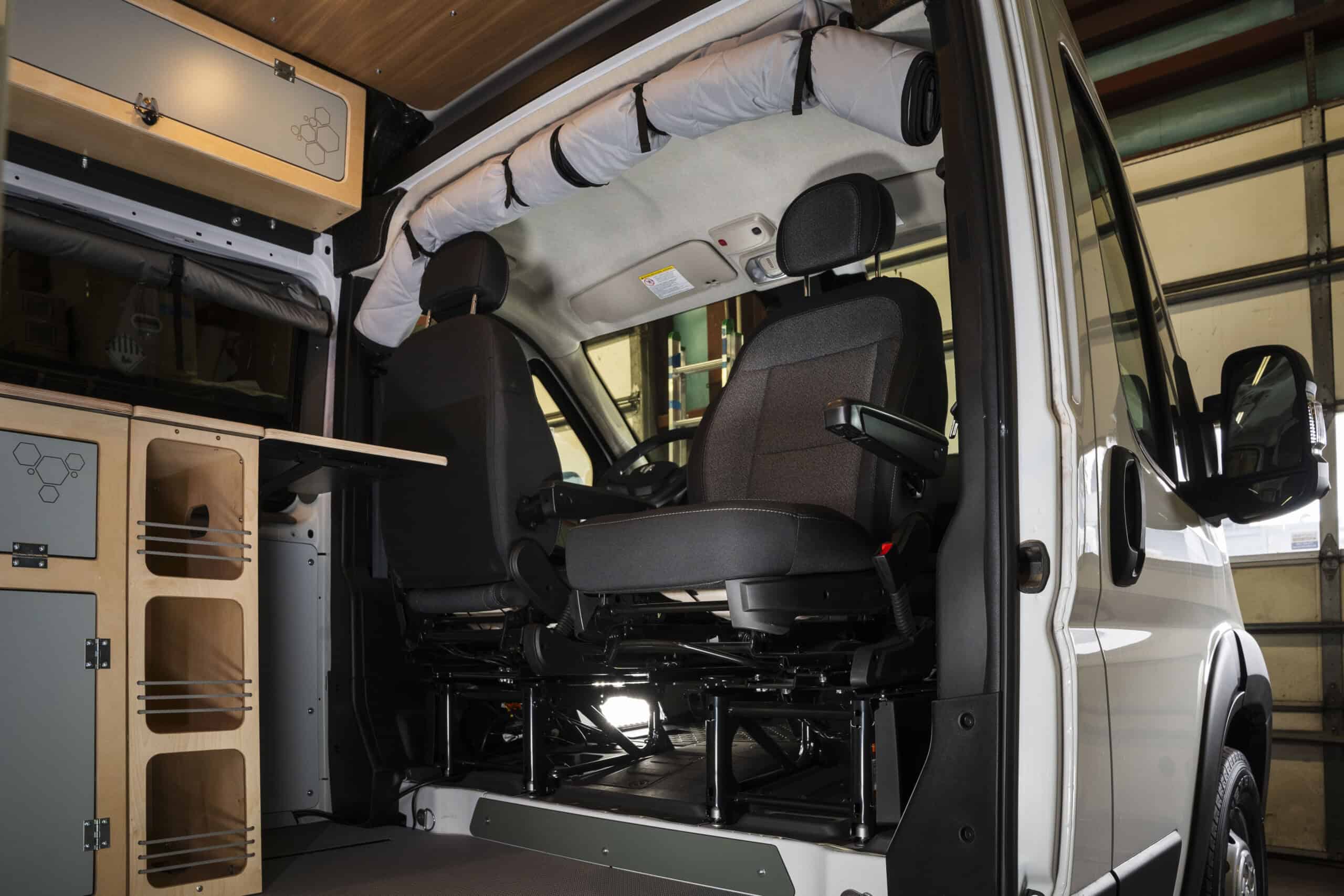 Swivel Seats image 4